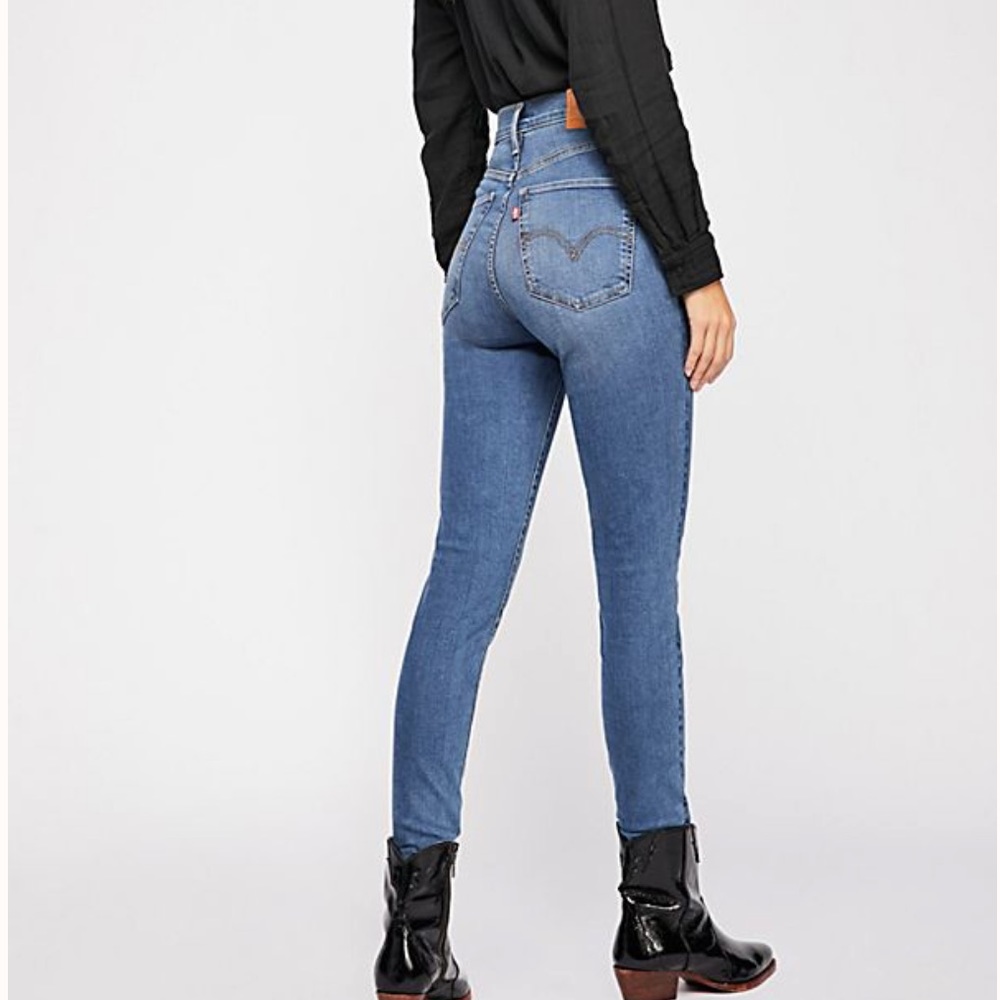 Never worn nor washed. Levi’s mile high super skinny - indigo lounge